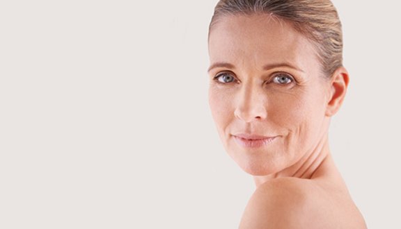 Behandlung-Gesicht-Frau.jpg